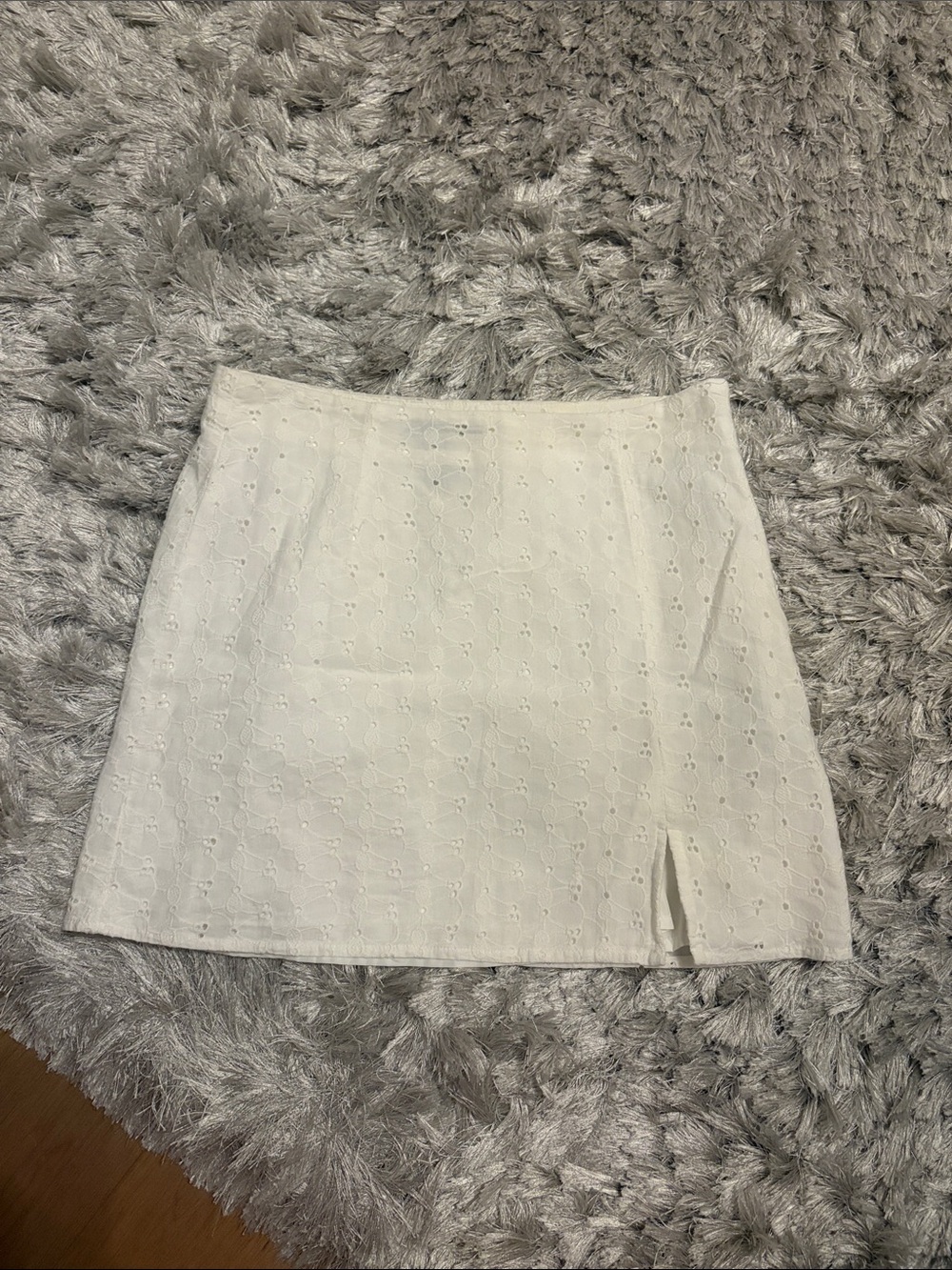 Forever 21 White Mini Skirt w slit - super cute!